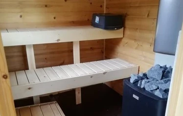 Pieni Sääksjärvi, vuokratupa, puuliiteri ja ulkokäymälä -