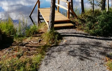 Pieni Sääksjärvi, vuokratupa, puuliiteri ja ulkokäymälä -