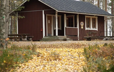Sysilammen vuokratupa 1 ja autiotupa.  - 
