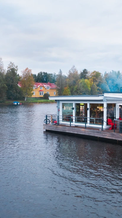 Risteily kesällä / saunatila talvella