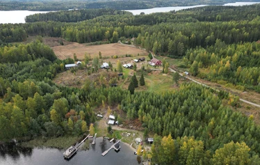 Hokkalan ranta - Rannasta löytyy sauna, terassi, palju, katettu grilli- ja ruokailupaikka sekä laituri.
