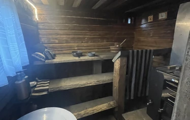 Hokkalan ranta - Rannasta löytyy sauna, terassi, palju, katettu grilli- ja ruokailupaikka sekä laituri.