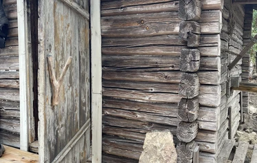 Hokkalan ranta - Rannasta löytyy sauna, terassi, palju, katettu grilli- ja ruokailupaikka sekä laituri.
