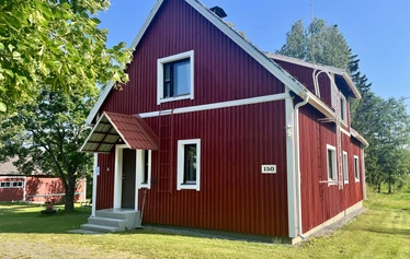 barn på trampoline