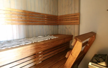 barn på trampoline