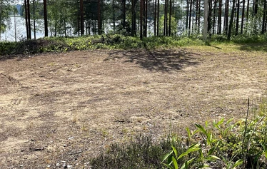 Caravan paikka C17  - Kuvassa paikka C17 alueen oikeassa reunassa. 