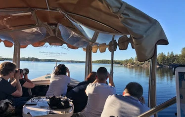 Norpparetki Ekopaatilla Nestori Miikkulaisen kotivesillä Puumalassa on hieno luonto-elämys - Norpparetki Ekopaatilla Nestori Miikkulaisen kotivesillä Puumalassa on hieno luonto-elämys. 1.8. jälkeen elokuun avoimet lähdöt Sahanlahti Resortista 5 iltana viikossa ja syyskuussa 2 iltana viikossa. Näille retkille voit ostaa yksittäisiä paikkoja