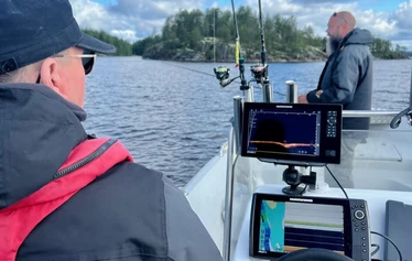 Hauki ja tyytyväinen asiakas - Kalastusretki Puumalassa on hieno luontoelämys. Hyvällä tuurilla nappaat retkellä elämäsi kalan, kuten nuori asiakas tässä