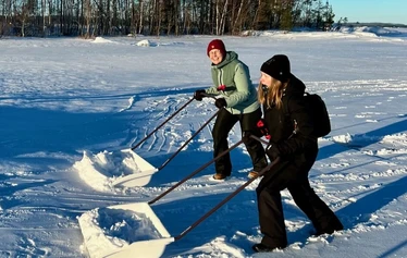 Guide opens the trail by "Snow-dog" for eLyly snow scooters
