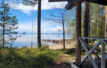 Kalastajan paratiisi - näköalat järvelle päätalon terassilta - Kalastajan paratiisi sijaitsee omalla, rauhallisella niemellä ja sieltä on upeat näköalat Puruvedelle. Kesälahti, Kitee