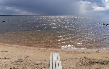 Kalastajan paratiisi - näköalat järvelle päätalon terassilta - Kalastajan paratiisi sijaitsee omalla, rauhallisella niemellä ja sieltä on upeat näköalat Puruvedelle. Kesälahti, Kitee