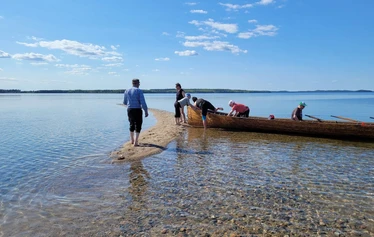 Mantsin matalikko Puruvedellä Pohjois-Karjalassa - Mantsin matalikko on keskellä kirkasvetistä Puruvettä ja lähimpään rantaan on 2 km. Matalikon vieressä on 45-60 metrin syvänne. Kesälahti, Kitee. Kuva 2025.