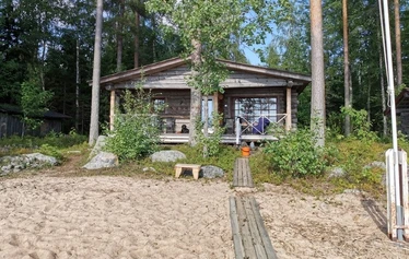 Kalastajan paratiisi - näköalat järvelle päätalon terassilta - Kalastajan paratiisi sijaitsee omalla, rauhallisella niemellä ja sieltä on upeat näköalat Puruvedelle. Kesälahti, Kitee