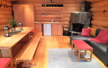 Korsun sisätilat - Tunnelmallinen majoitusvaihtoehto Kiteen Puhoksessa, Oriveden rannalla.