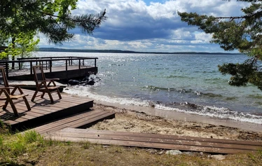 Puutikka, oma ranta ja näköalat järvelle - Puutikka sijaitsee omalla, rauhallisella rannalla ja sieltä on upeat näköalat Puruvedelle. Kesälahti, Kitee