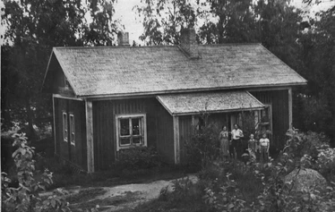Lakkalan uittotalo v.1954 - Kuvaaja: Oksanen Veikko
Etelä-Karjalan nuorisoseurojen negatiivikokoelma/1950-luvun rakennusinventointi
Lähde: https://finna.fi/Record/musketti_lprmuseot.M40:KUVKVV600:4364