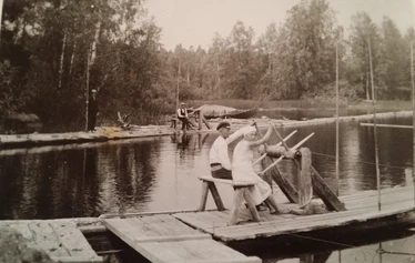 Lakkalan uittotalo v.1954 - Kuvaaja: Oksanen Veikko
Etelä-Karjalan nuorisoseurojen negatiivikokoelma/1950-luvun rakennusinventointi
Lähde: https://finna.fi/Record/musketti_lprmuseot.M40:KUVKVV600:4364