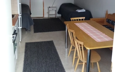 Majoitu 2 hengen huoneessa Muonion keskustassa - Siisti huone kahdelle omalla keittiöllä, vessalla ja suihkulla.