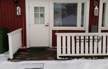 Majoitu 2 hengen huoneessa Muonion keskustassa - Siisti huone kahdelle omalla keittiöllä, vessalla ja suihkulla.