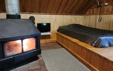 Puronvarsimökki