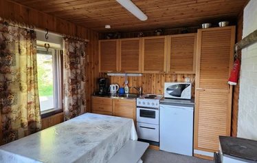 Puronvarsimökki