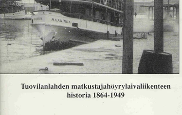 Maaninka-laiva Sinikiven laiturissa. - Tämän koodin kuvat ovat Reijo Vallan kokoamasta teoksesta 'Se mänj ilimassa ja tulj tähessä.'