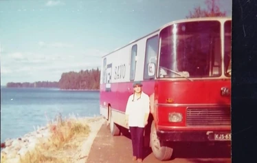 Silikon kauppa. Olga ja Sylvester Räsänen.  Kuva: Ville Väänänen. - Kuvat liittyvät QR-koodien tarinoiden aiheisiin. Pääkuva ei liity paikan otsikkoon.