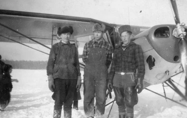 Kalansaalis Löytynjärvestä. - Kuvassa vas. Reino Valta, Aira Väisänen ja Kalevi Lipponen.  Kuva: Reino Valta.