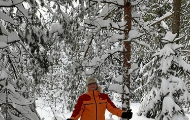 Lumikenkäretkiä omille poluille lähiluontoon, Tuusula, Metsänautti - Lumikengillä pääsee valloittamaan omia lumisia polkuja, Tuusula, Metsänautti