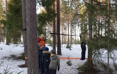 Metsäsynttärit- metsäseikkailua, Metsänautti Tuusulassa. - Metsänautin lasten metsäsynttäreillä Tuusulassa nautitaan metsässä seikkailusta ja luonnon omista seikkailumahdollisuuksista.