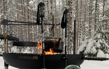 Lumikengät ja Metsänautin retkieväät nuotiolta, Metsänautti - Lumikenkäretket Tuusulassa lähiluonnossa ja retkieväät nuotiolta, Metsänautti