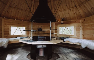 Metsänautin kota - Metsänautin kota sijaitsee Tuusulassa Rusutjärvellä MEtsänautin toimipisteellä jioka on yksityisesti varattavissa.