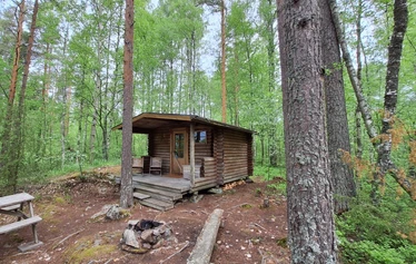 Mökki 4 Mettäpöyröö
