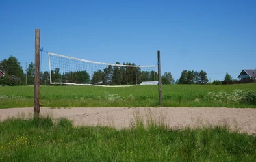 Uimari laiturin vieressä