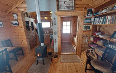 Arctic lakeside holiday cottage near Ivalo - Minna-Carita's