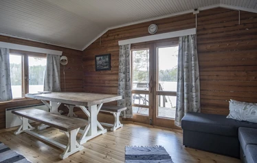 Myllyjärven mökki sijaitsee Raaseporin Fiskarissa, asumattoman Myllyjärven rannalla.