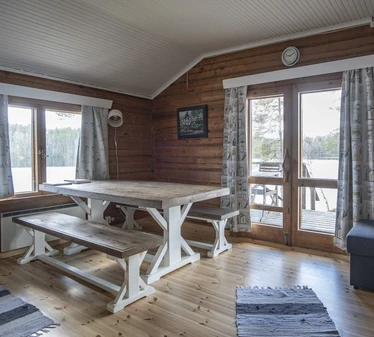 Myllyjärven mökki sijaitsee Raaseporin Fiskarissa, asumattoman Myllyjärven rannalla.