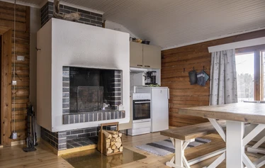 Myllyjärven mökki sijaitsee Raaseporin Fiskarissa, asumattoman Myllyjärven rannalla.