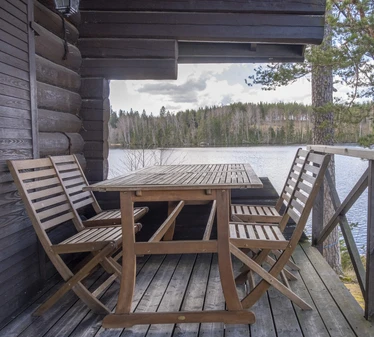 Myllyjärven mökki sijaitsee Raaseporin Fiskarissa, asumattoman Myllyjärven rannalla.