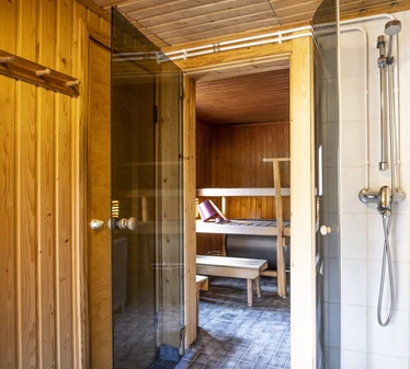 Myllyjärven mökki sijaitsee Raaseporin Fiskarissa, asumattoman Myllyjärven rannalla.