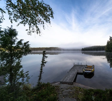 Myllyjärven mökki sijaitsee Raaseporin Fiskarissa, asumattoman Myllyjärven rannalla.