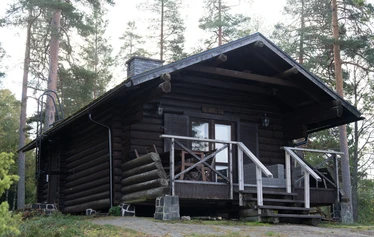 Myllyjärven mökki sijaitsee Raaseporin Fiskarissa, asumattoman Myllyjärven rannalla.