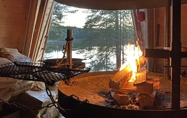 Myllyjärven mökki sijaitsee Raaseporin Fiskarissa, asumattoman Myllyjärven rannalla.
