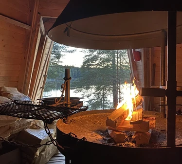 Myllyjärven mökki sijaitsee Raaseporin Fiskarissa, asumattoman Myllyjärven rannalla.