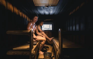 Nuuksion kansallispuistossa sijaitseva Tikankolo on tunnelmallinen talvimajoituskohde!