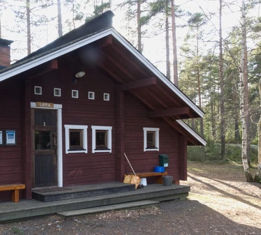 Outdoor cabins in Teijo National Park - Two cabins in the heart of Teijo National Park share a private yard with a fireplace. 
