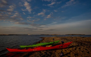 Midnight Magic - On this night kayaking tour we will get to know the Helsinki archipelago during sunset. The sky is painted with vibrant shades of red!
