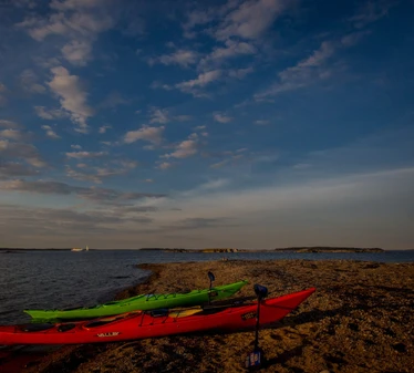 Midnight Magic - On this night kayaking tour we will get to know the Helsinki archipelago during sunset. The sky is painted with vibrant shades of red!