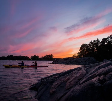 Midnight Magic - On this night kayaking tour we will get to know the Helsinki archipelago during sunset. The sky is painted with vibrant shades of red!