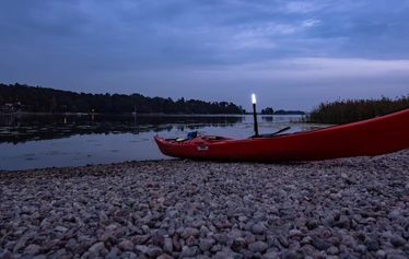 Autumn night kayaking tour - As the sun sets, the group embarks on the waters of Eastern Helsinki
